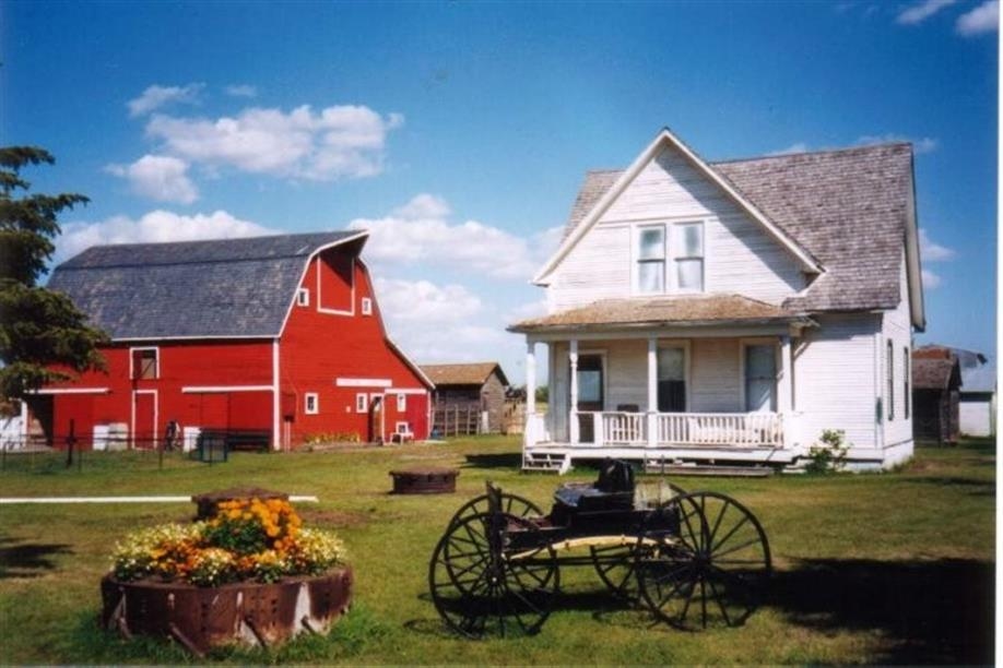 Sukanen Ship, Pioneer Village & Museum - 1909 Farm House and Barn