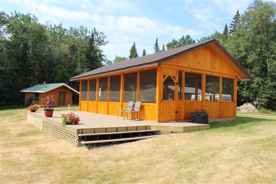 Smoothstone Lake Lodge