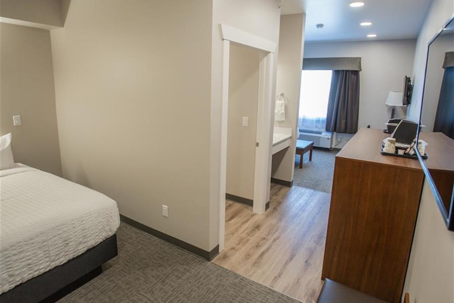 Blue Crescent Hotel Legacy Inn - Double Queen Guest Room