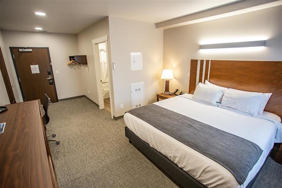 Blue Crescent Hotel | Legacy Inn - King Guest Room