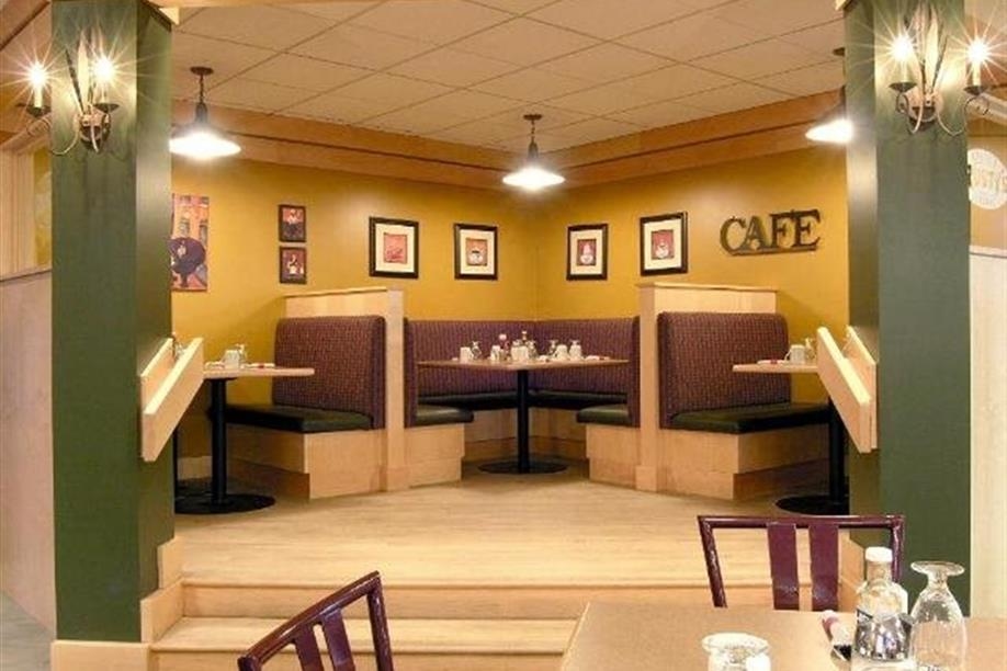 BCMInns - Rusty's Canadian Grille Lounge