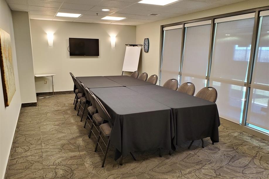 Best Western Plus Airport Inn & Suites - Boardroom 2B