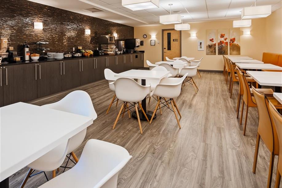 Best Western Plus Airport Inn & Suites