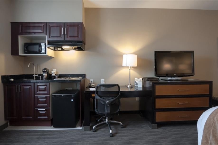 Best Western Plus Moose Jaw - Kitchenette
