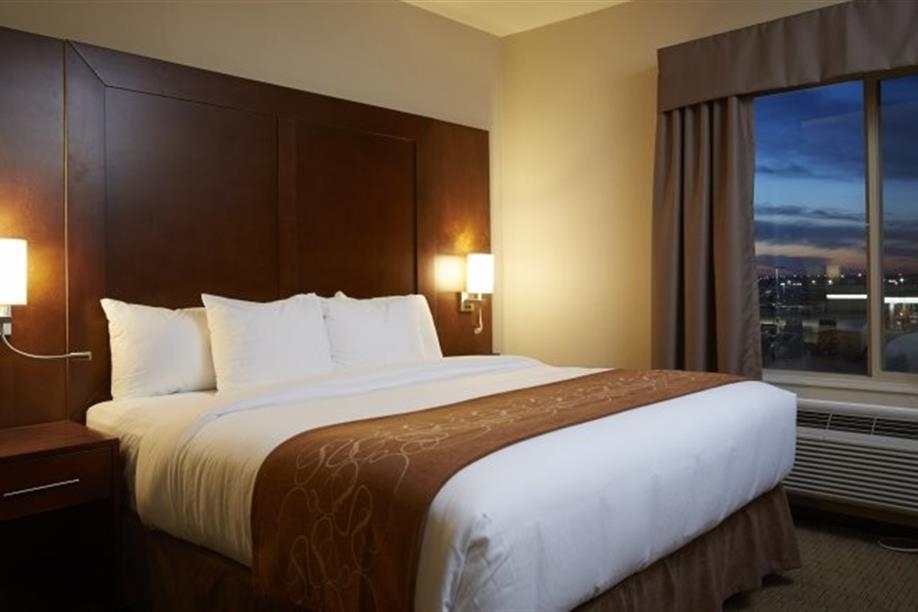 Comfort Suites Saskatoon - King Suite