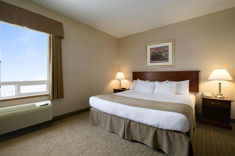 Days Inn Moose Jaw - King Guest Room