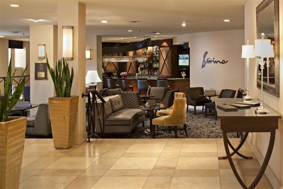 Delta Hotels by Marriott Bessborough - Stovin's Lounge
