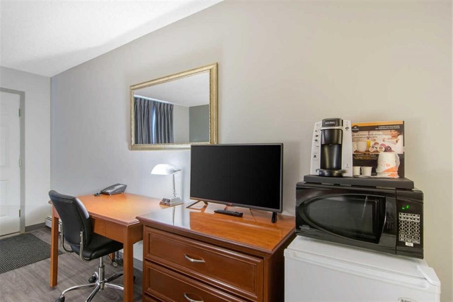 EconoLodge - Guest Room