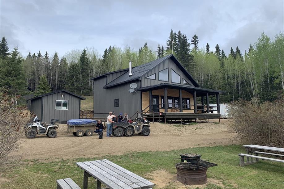 Elusive Saskatchewan Whitetail Outfitting