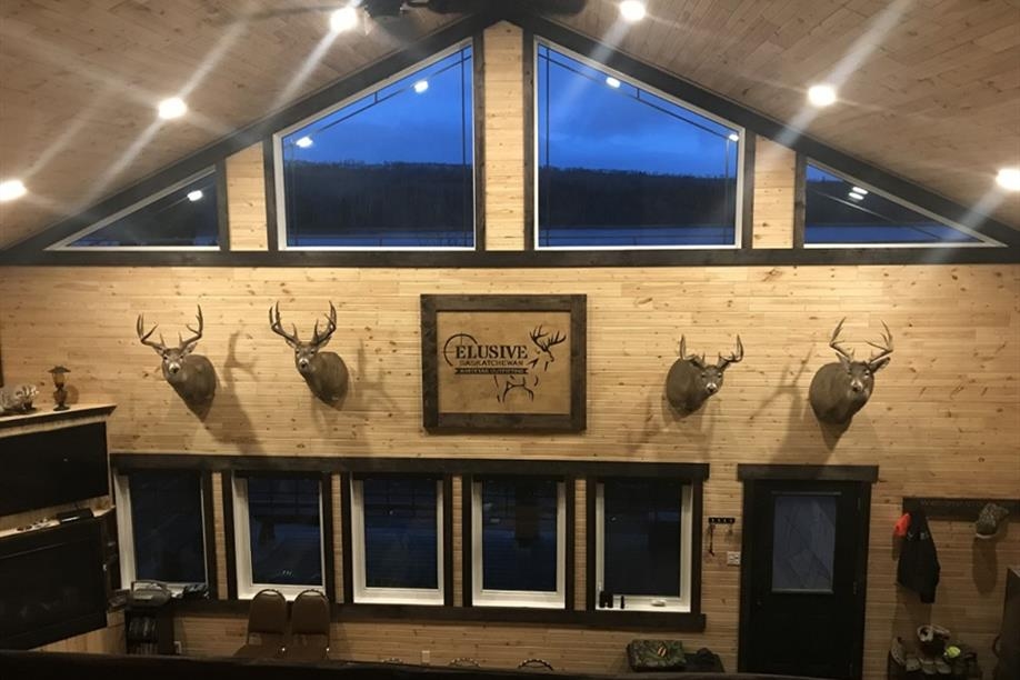 Elusive Saskatchewan Whitetail Outfitting