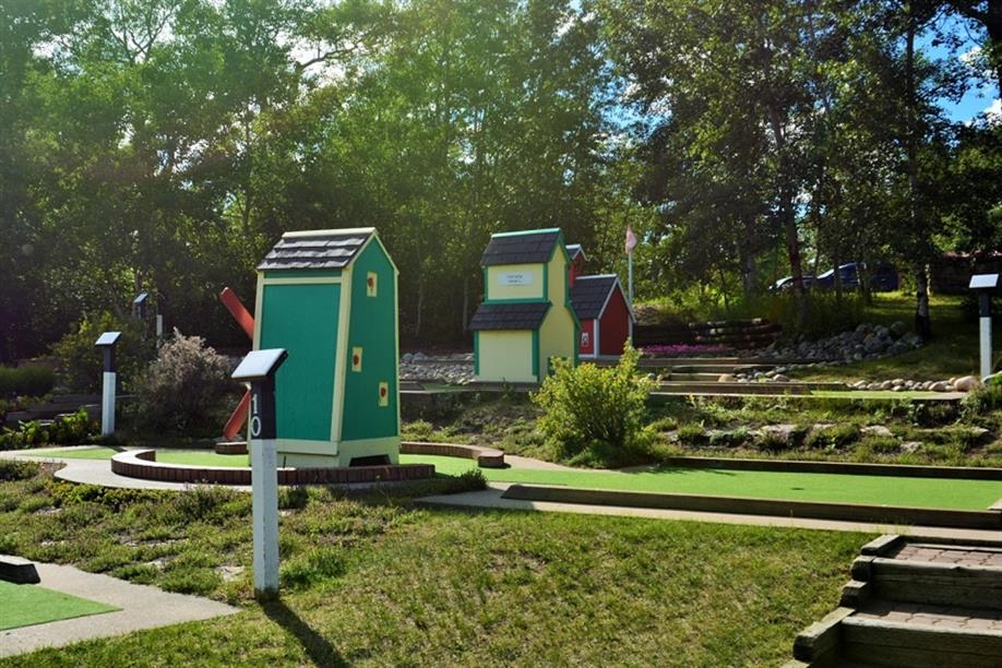 Fairview Fairways Mini Golf