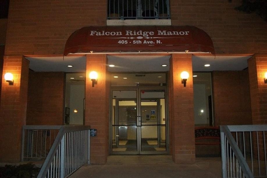 Fifth Avenue Suites - Falcon Ridge Entrance