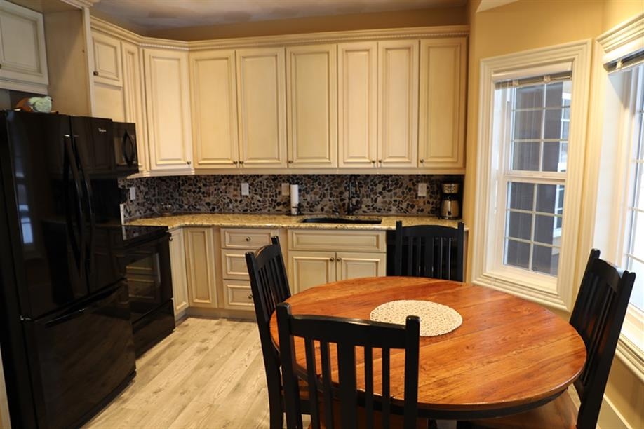 Firesong Resort - The Perch's Kitchen Area