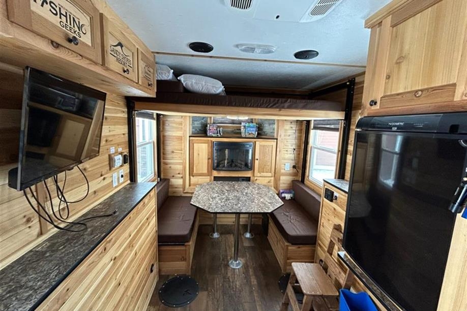 Fishinggeeks - Ice Castle