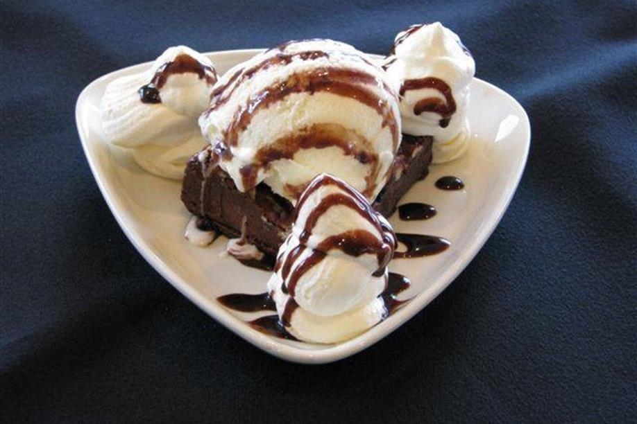Hot fudge brownie