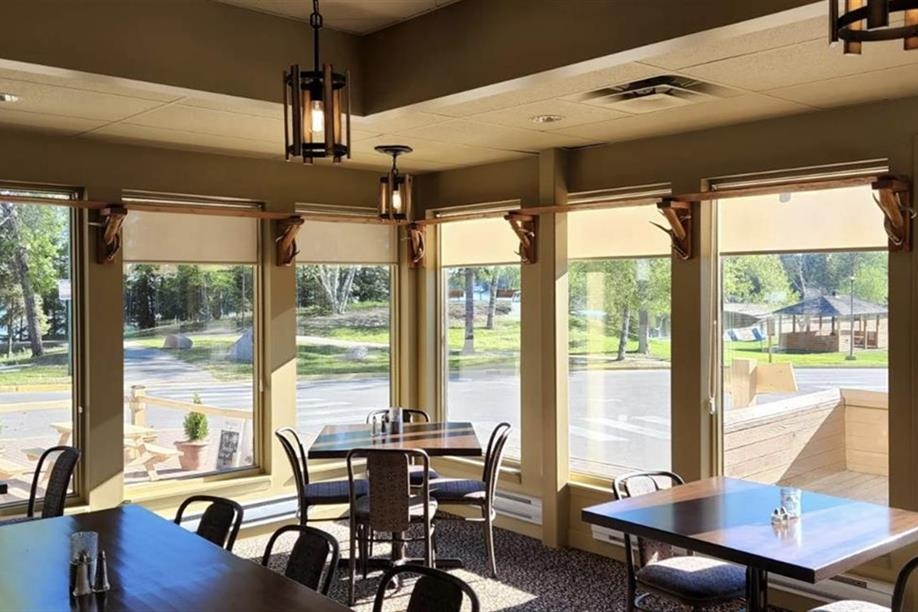 Hawood Inn - MacKenzie's Dining Room & Pat's Lounge