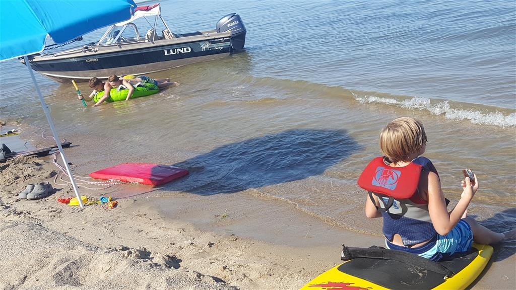 Highland Lodge and Cabin - The beach on Lake Diefenbaker is within a 20 minute drive.