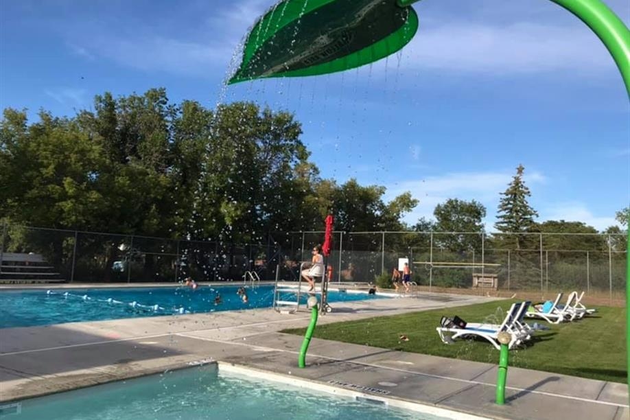 Willow Bunch Swimming Pool