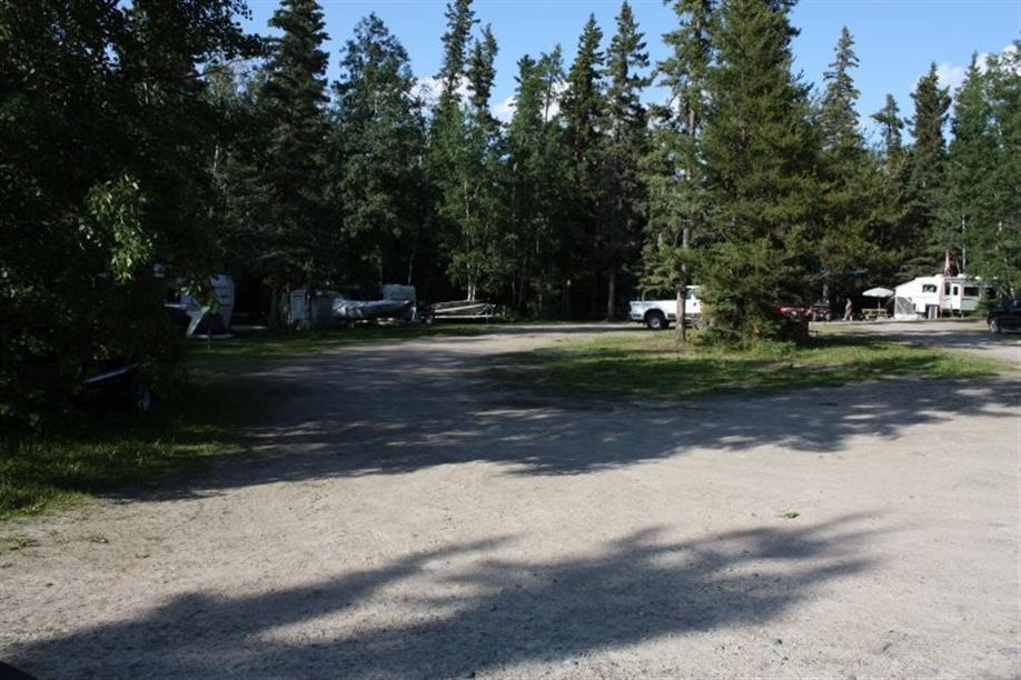 Jan Lake Trading Post Ltd - Spacious campsites on waterfront way