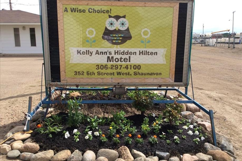 Kelly Ann's Hidden Hilten Motel