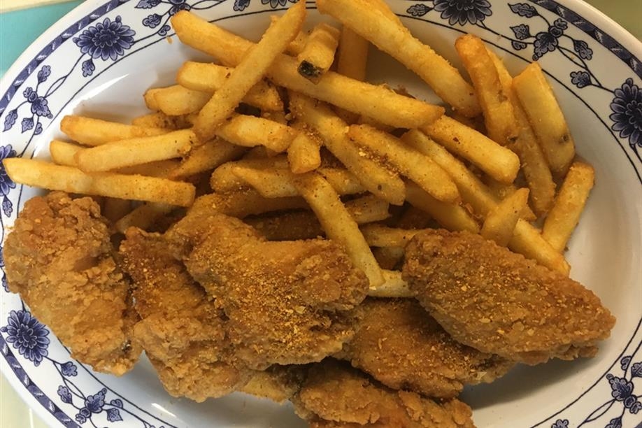 L.T.'s Food & Fuel - Chicken wings and fries.