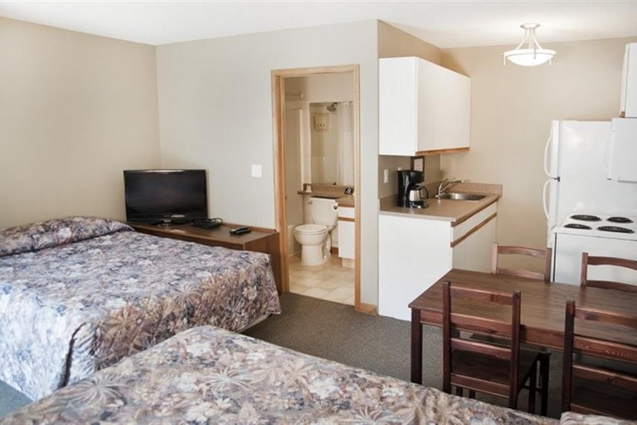 Lakeside Country Inn