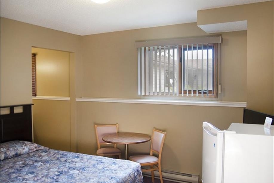 Lakeside Country Inn