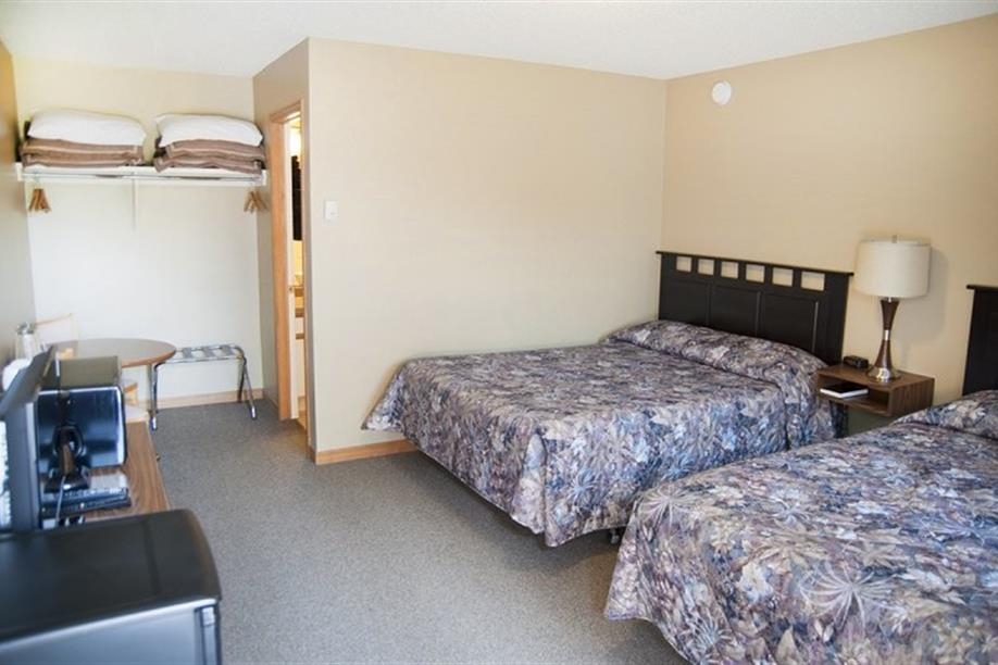 Lakeside Country Inn