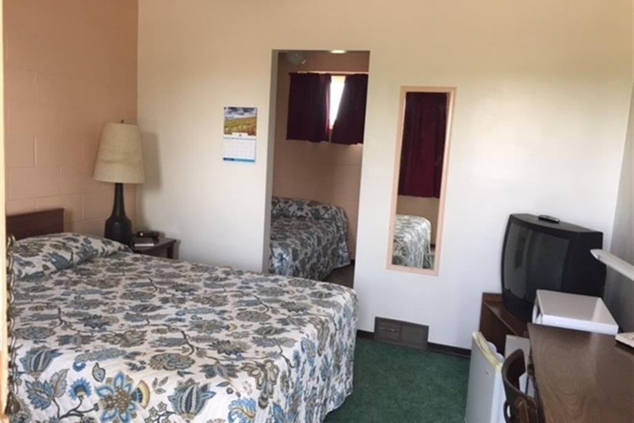 Lone Eagle Motel and Campground