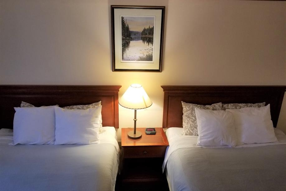 Moosomin Country Squire Inn