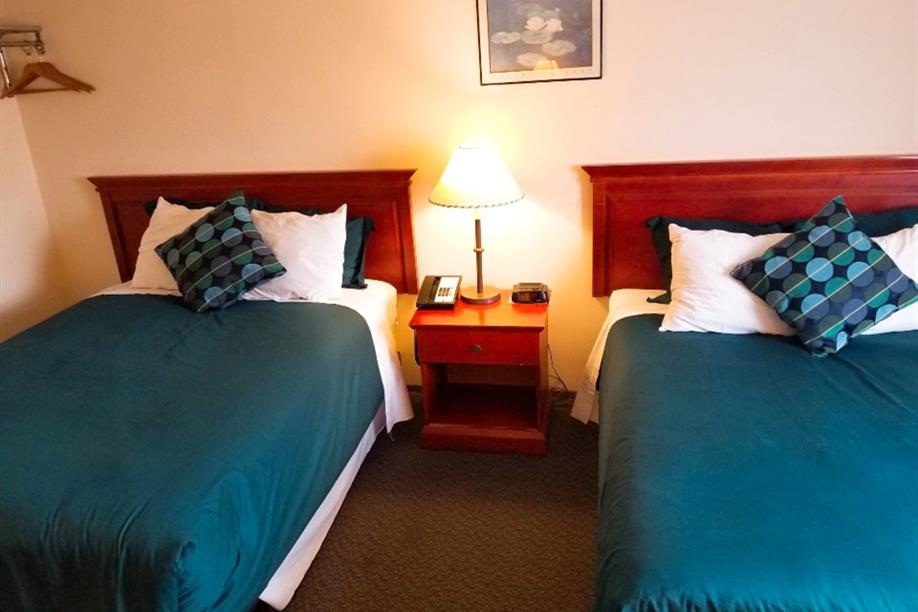 Moosomin Country Squire Inn