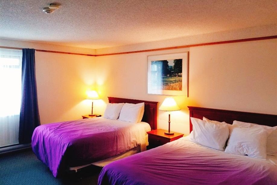 Moosomin Country Squire Inn