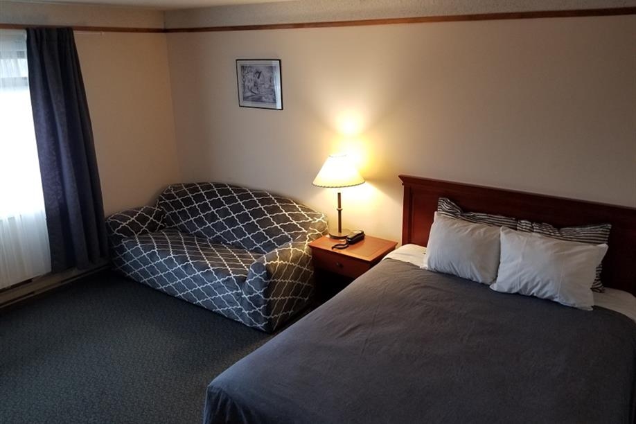 Moosomin Country Squire Inn