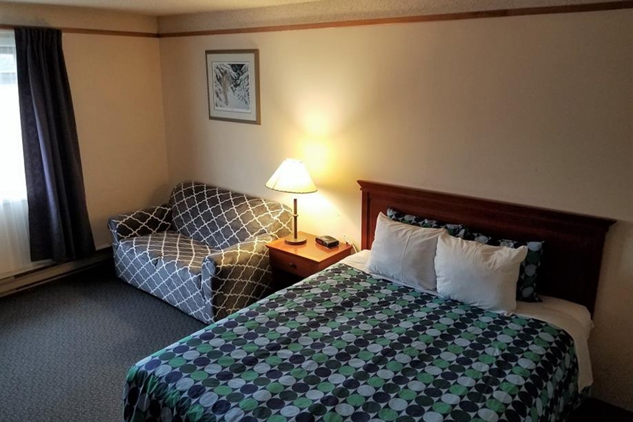 Moosomin Country Squire Inn