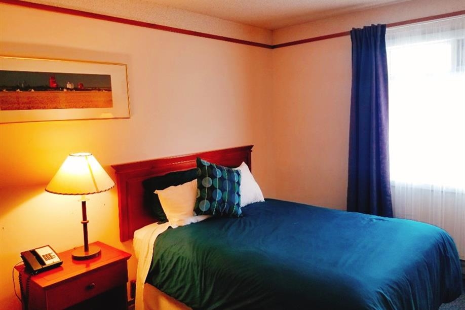 Moosomin Country Squire Inn