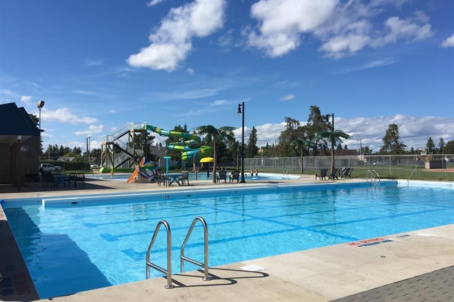 Nipawin Pool and Waterslide