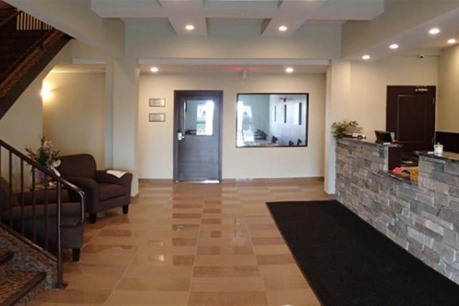 Prairie Moon Inn & Suites