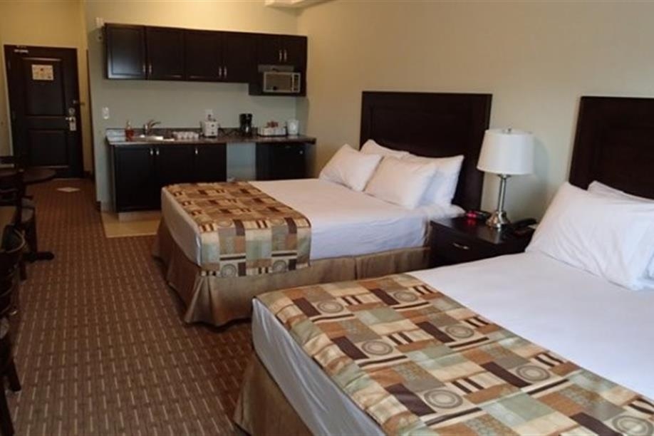 Prairie Moon Inn & Suites