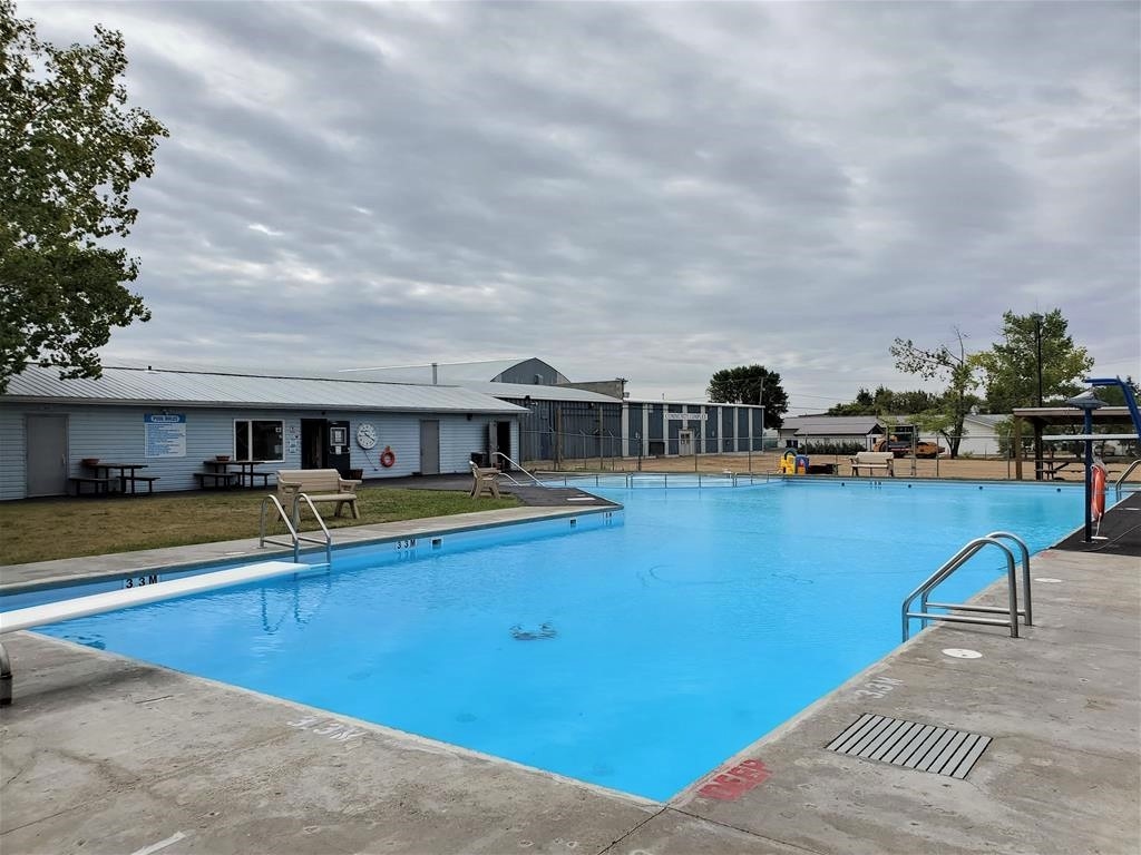 Lampman Swimming Pool