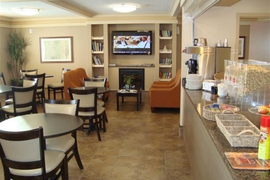 Poplar Tree Inn - Breakfast Room