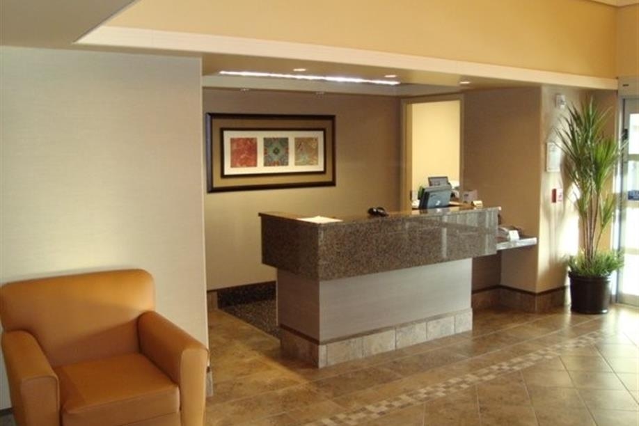 Poplar Tree Inn - Front Desk