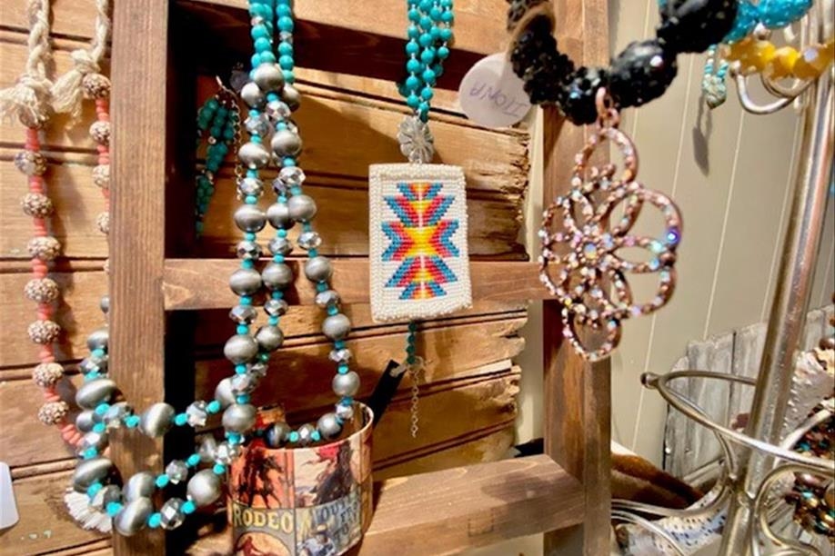 Prairie Girl Gallery & Gift Boutique / Eli Barsi Music