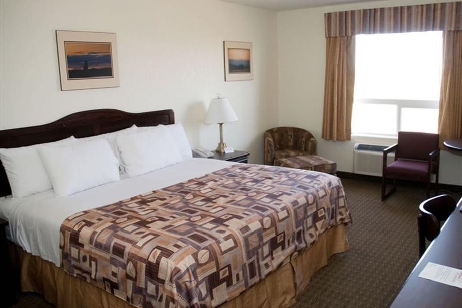 Prairie Moon Inn & Suites