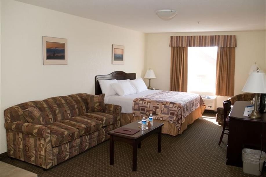 Prairie Moon Inn & Suites