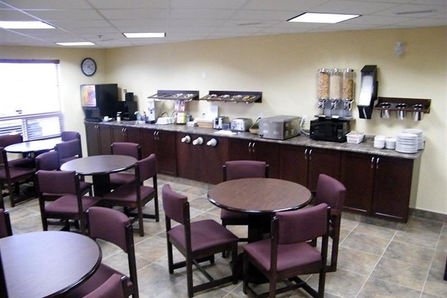 Prairie Moon Inn & Suites