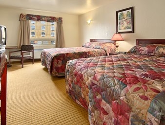 RAMADA - Standard 2 Queen Bed Room