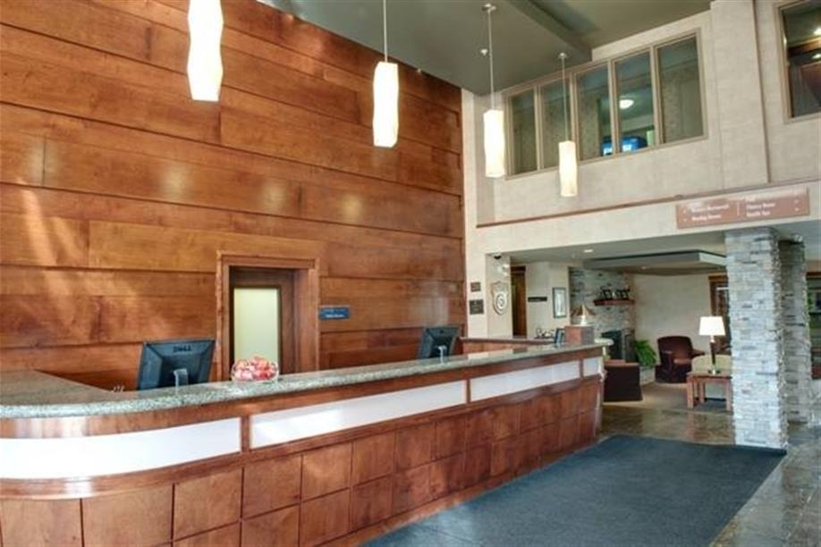 Sandman Hotel Regina - Front Desk and Lobby Area