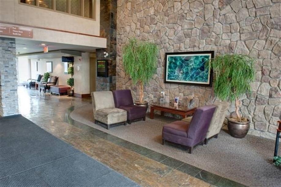 Sandman Hotel Regina - Lobby Area