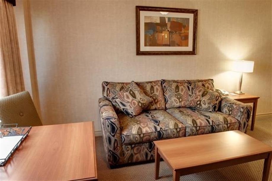 Sandman Hotel - Regina - King Room with sofa bed