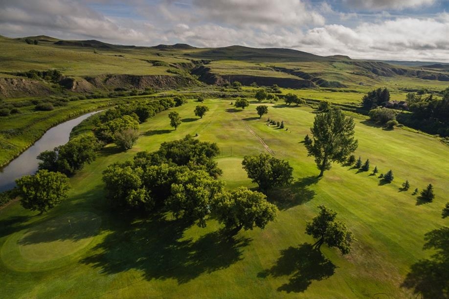 Streambank Golf Club; photo: Dwane Morvik